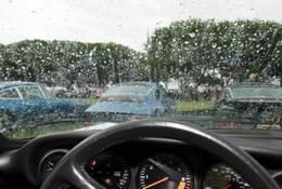 大雨天，如何讓愛車避免被淹